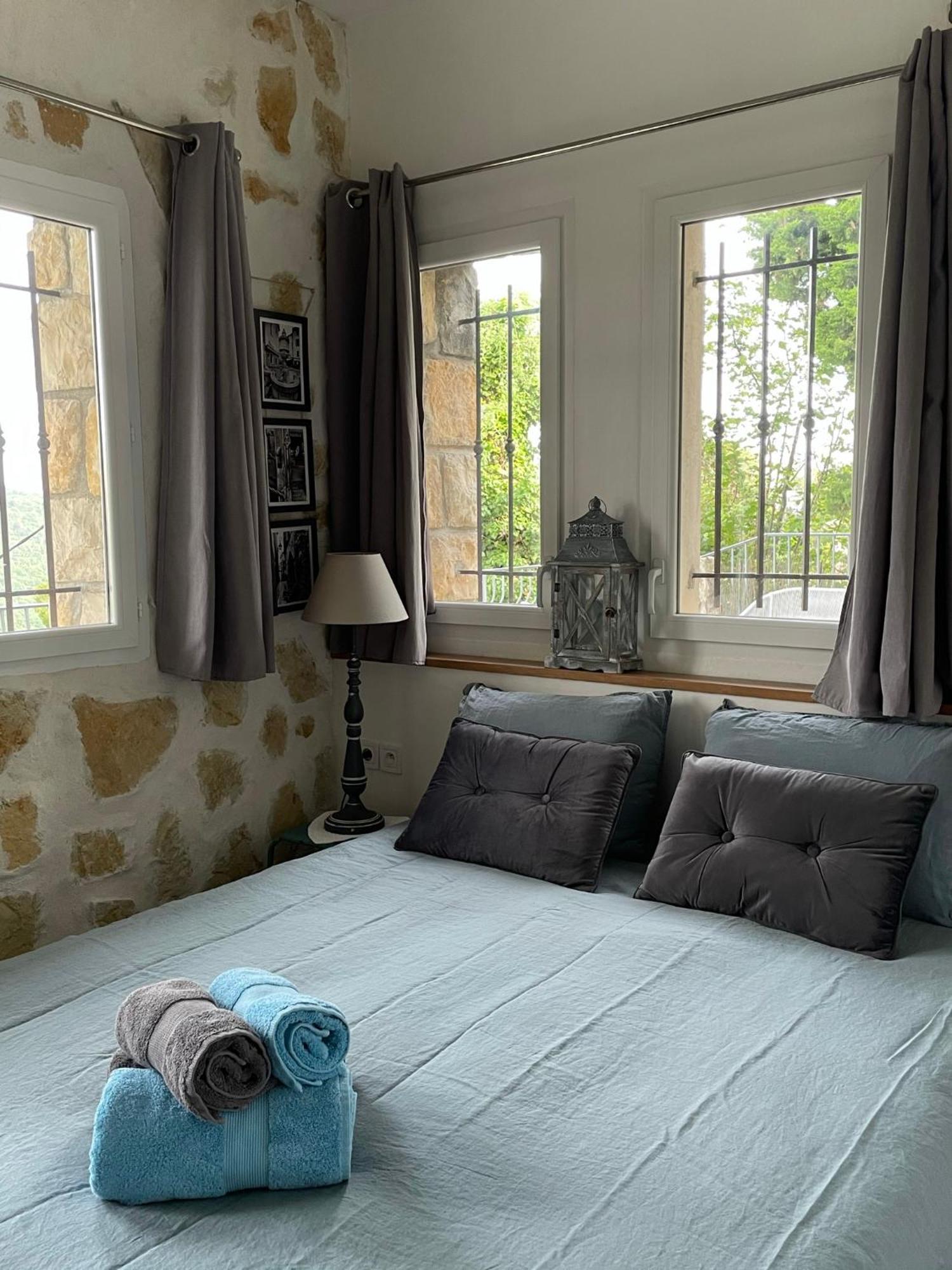 Au Pied Des Baous Bed & Breakfast Ванс Екстериор снимка