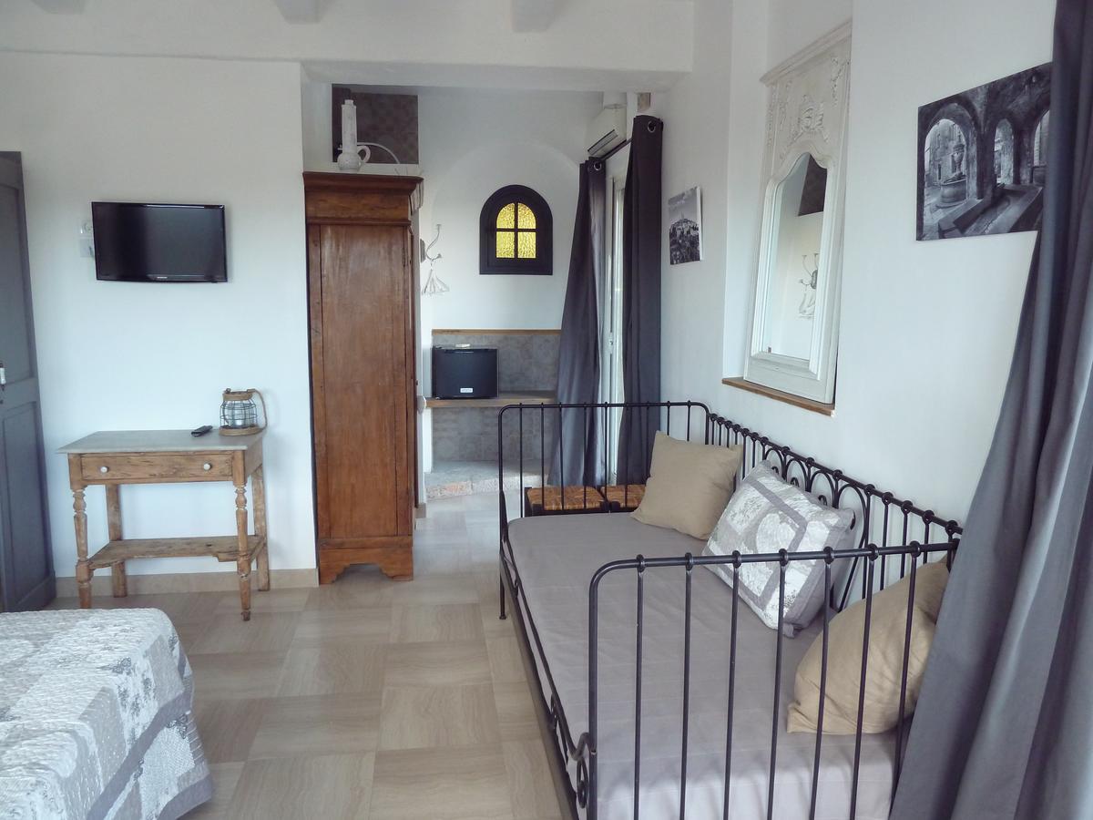 Au Pied Des Baous Bed & Breakfast Ванс Екстериор снимка