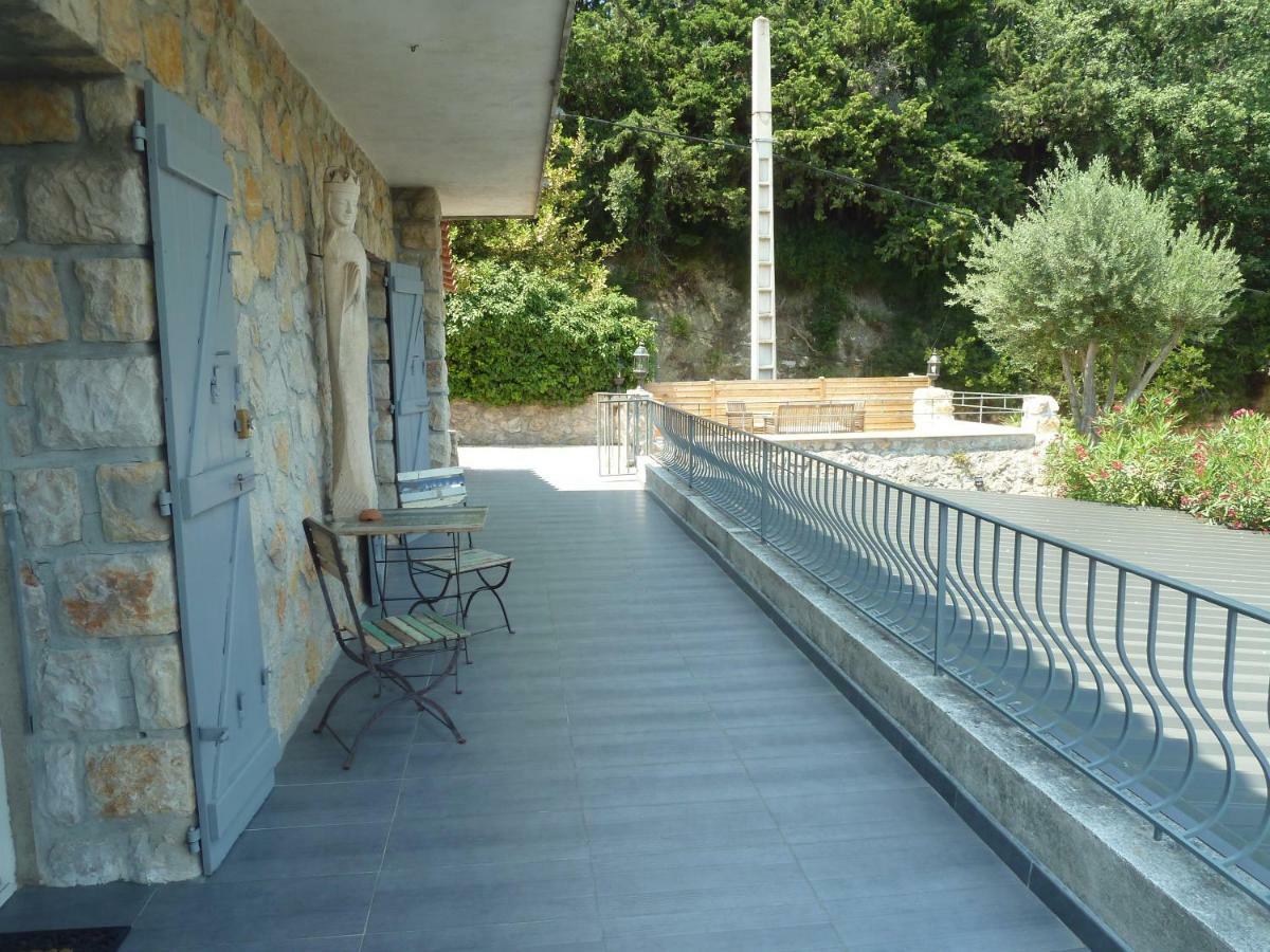 Au Pied Des Baous Bed & Breakfast Ванс Екстериор снимка